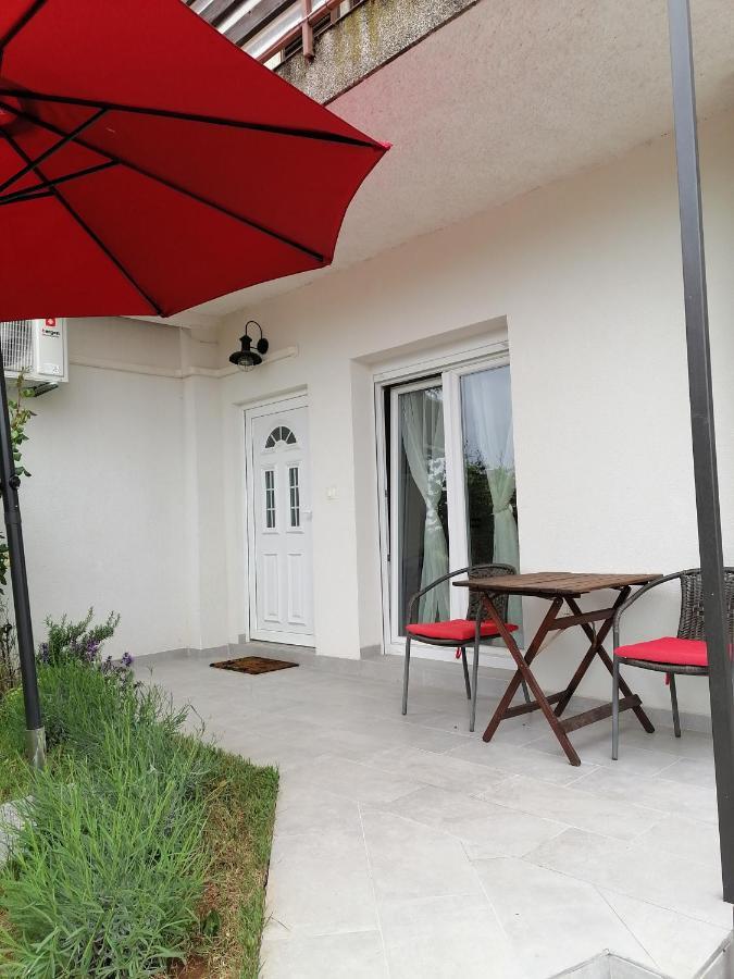 Leona Apartment Vidikovac, بولا المظهر الخارجي الصورة