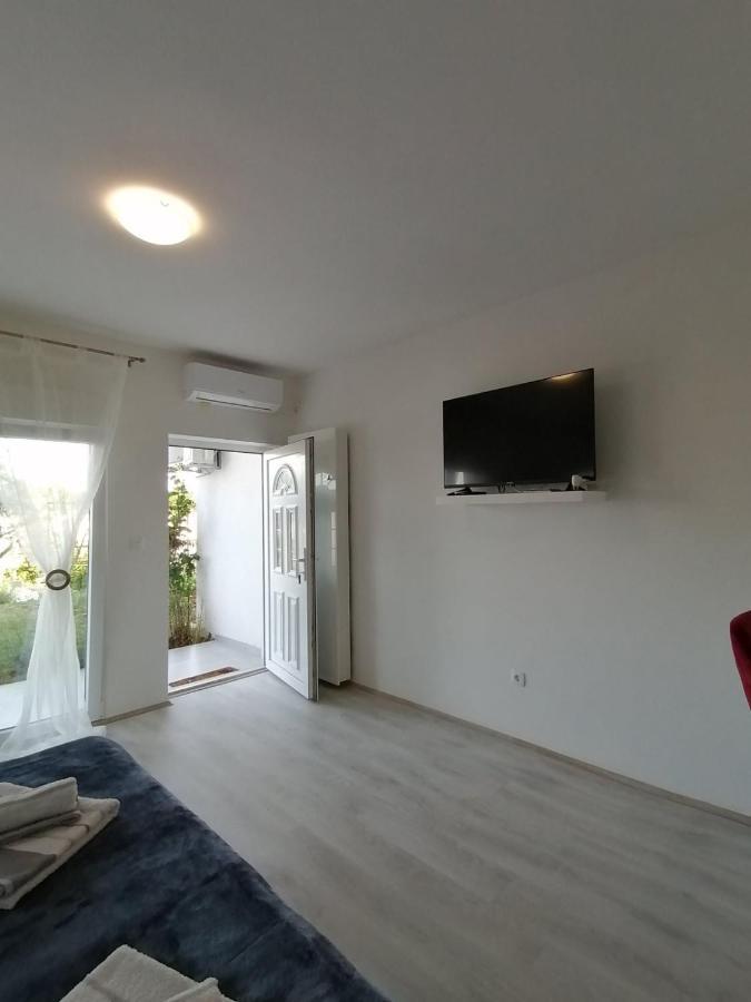 Leona Apartment Vidikovac, بولا المظهر الخارجي الصورة