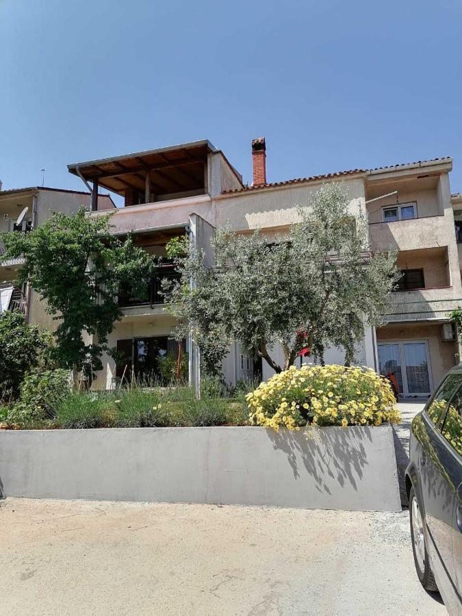 Leona Apartment Vidikovac, بولا المظهر الخارجي الصورة