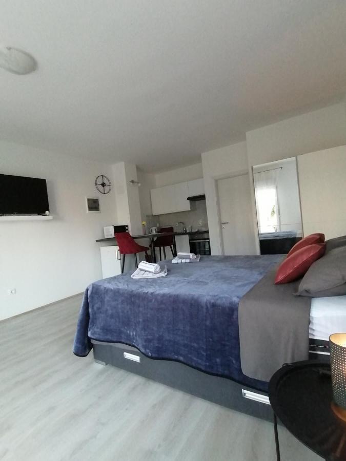 Leona Apartment Vidikovac, بولا المظهر الخارجي الصورة