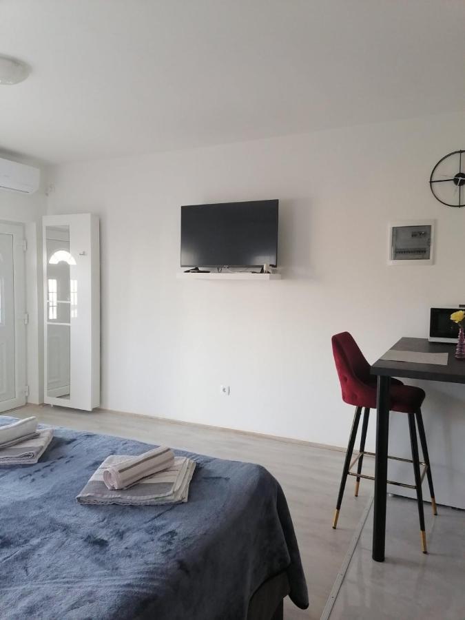 Leona Apartment Vidikovac, بولا المظهر الخارجي الصورة
