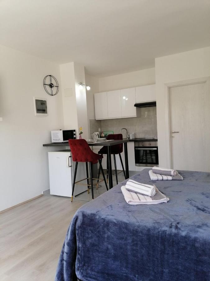 Leona Apartment Vidikovac, بولا المظهر الخارجي الصورة